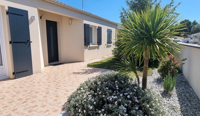 House Near Royan & Seaside, Bungalow, Comfortable, Enclosed Garden and Quiet