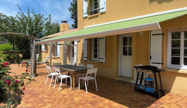 House near sea south exposed Provencale style