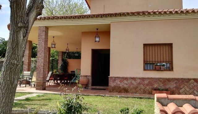 House near Seville, perfect for families and groups. Ideal for pets.