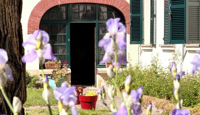 House near the château, steeped in history, on the edge of the forest