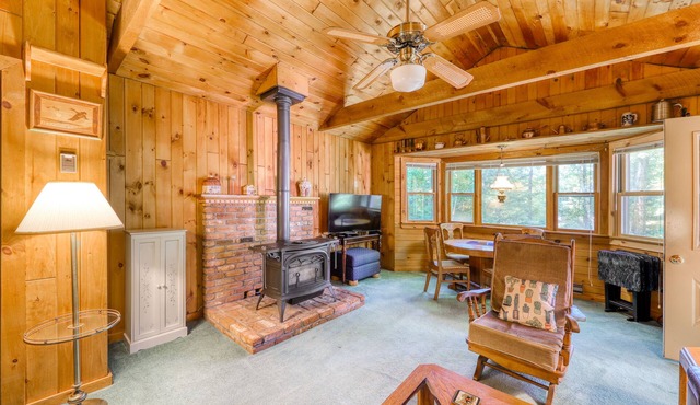 House near the lake - full kitchen, washer/dryer, quiet location