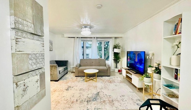 House near Toronto Pearson Airport