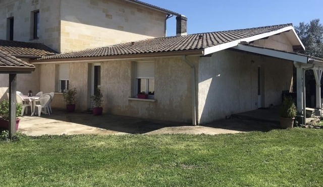 House near vineyards, Bordeaux and Arcachon