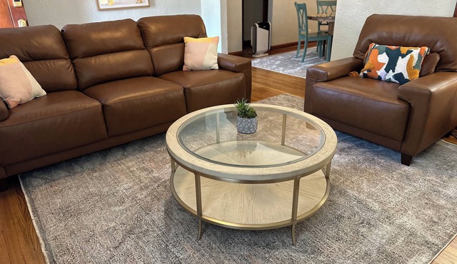 House Near Zoo with Parking