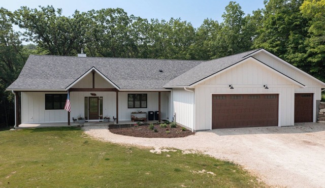 House Neighboring Road America and the Mullet River