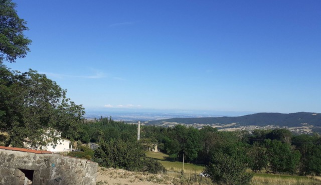 House not overlooked overlooking the Alps Véranne