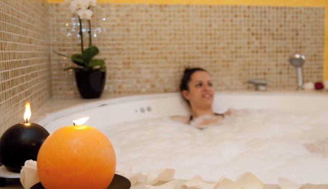 House Nuri de Rei La Pobla Tornesa .9 people.jacuzzi, barbecue, couples and groups.