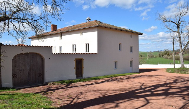 House of character in the heart of an equestrian estate