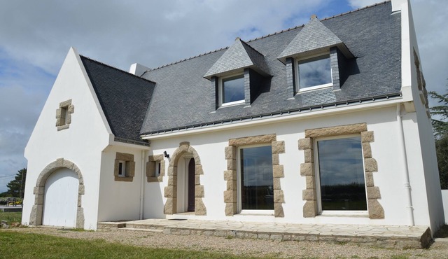 House of 180 m 2 with 5 bedrooms and a superb sea view, large enclosed garden