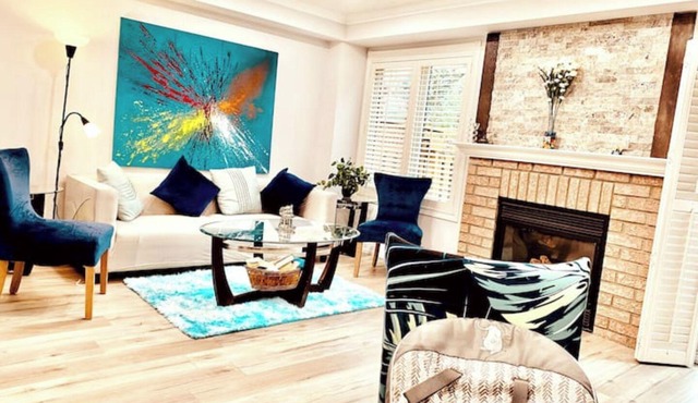 House of 3 Beds -3 Washroom - King Bed- Kids Crib- 85’ TV- Workspace