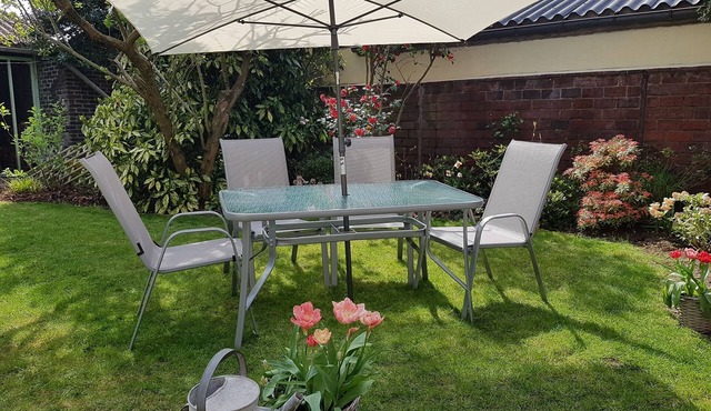 House of 70 m² quiet with walled and walled garden