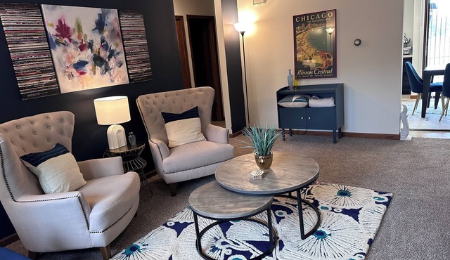House of Blues: Updated and Cozy 2 Bed near campus and hospitals