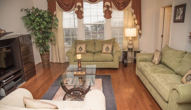 House of Cardz- comforts of home by LLOYD SUITES