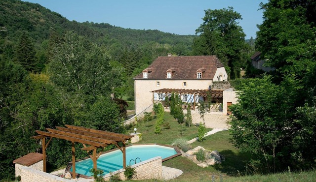 HOUSE OF CEDAR, BEAUTIFUL STONE HOUSE IN DORDOGNE.