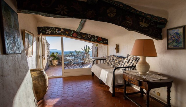 House of character in the heart of a medieval village, Tourrettes sur Loup