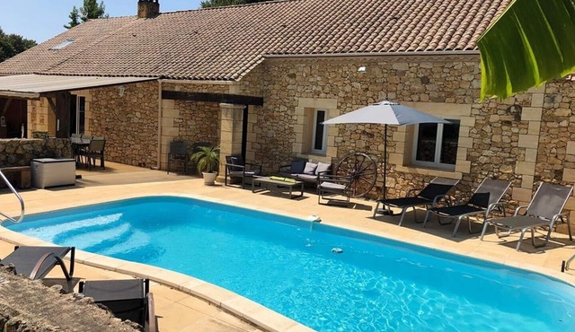 House of CHARACTER, PRIVATE SWIMMING POOL, TERRACE and enclosed garden, in a quiet area