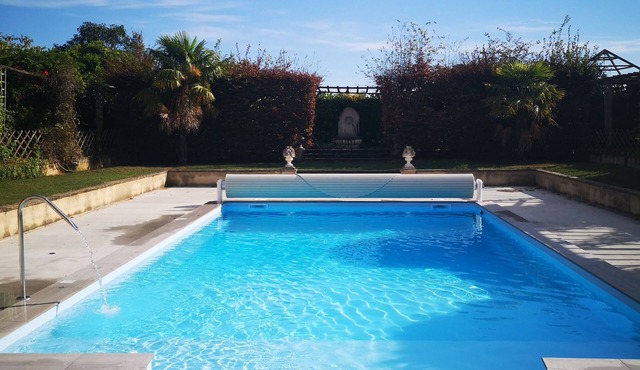 House of CHARACTER, large garden PRIVATE SWIMMING POOL not overlooked, IDEAL FOR A FAMILY