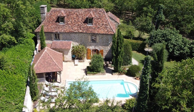 House of charm and character - Heated pool