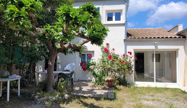 House of charm prox pezenas, sea and lake