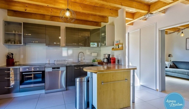 House of Chevilly - close to the lake