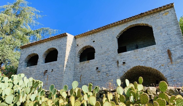 House of country rocks on 15000 m2 of land with private pool.