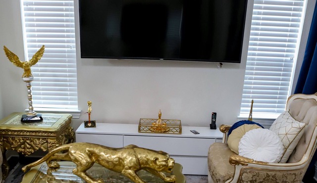 House Of Elegance Minutes from Downtown Dallas