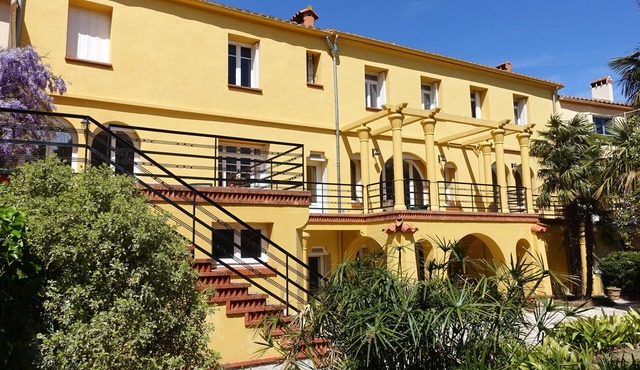 House of exception with garden and pool in the heart of Laroque des Alberes