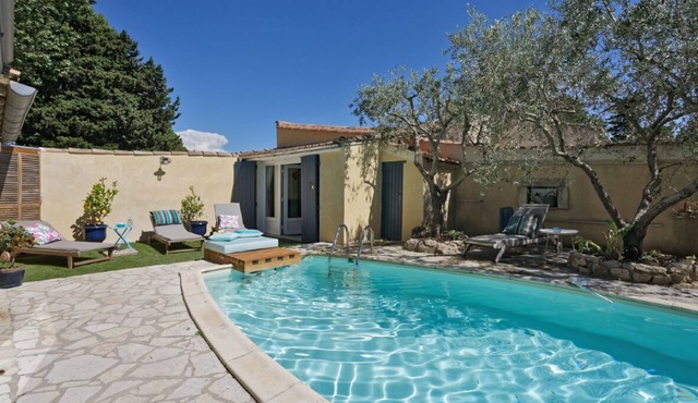 HOUSE OF 3 BEDROOMS 10 MIN WALK FROM THE CENTER OF SAINT REMY DE PROVENCE