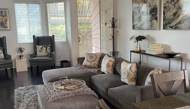 House of GG - Modern 3 Bed/2.5 Bath Condo Near Sofi and LAX