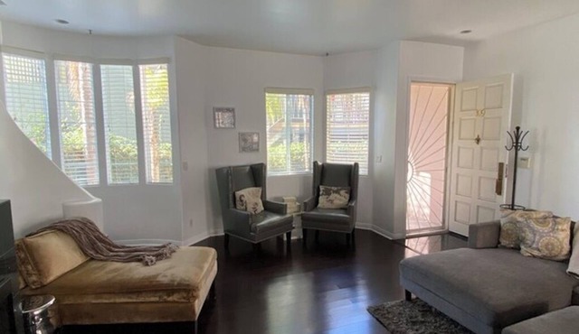 House of GG - Modern 3 Bed/2.5 Bath Condo near Sofi & LAX