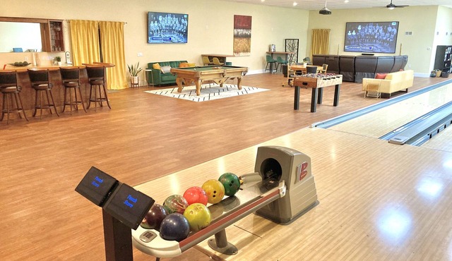 "House Of Pins" 4200 SqFt of Sensory friendly fun w/2 Full Lane BOWLING ALLEY!