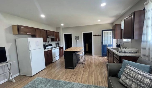 House of Roots Apt A