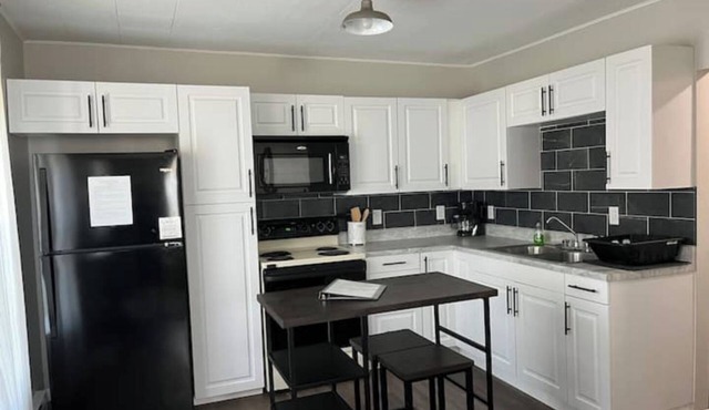 House of Roots Apt B