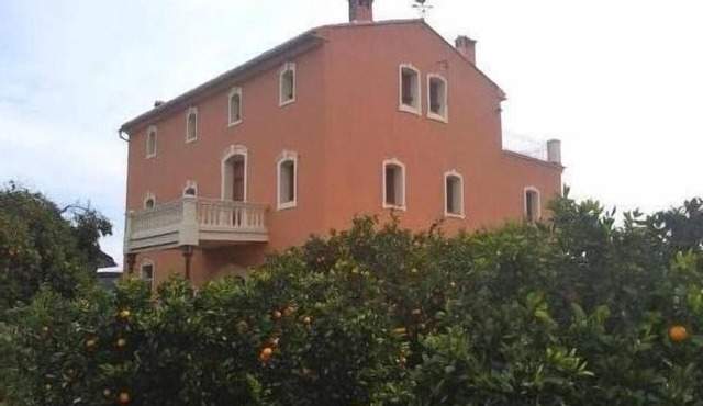 House of Serratella for 19 people