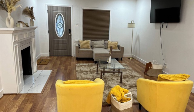 House of Treasure, a stylish property located 8 minute from Downtown Dallas.