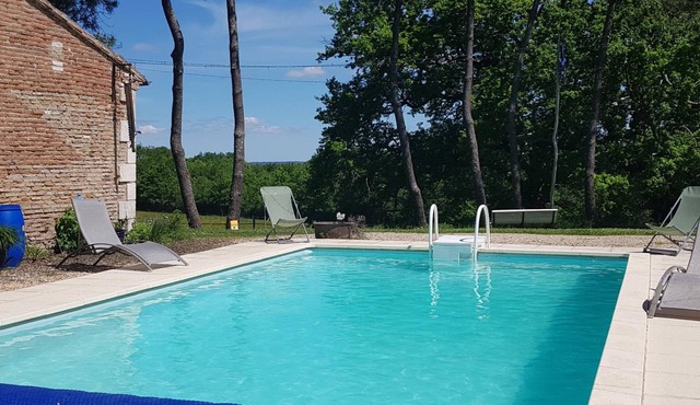 House on 8 hectares, hiking, shared pool