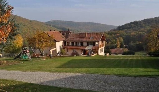 House on a 2 ha property in a mountain village. 500m