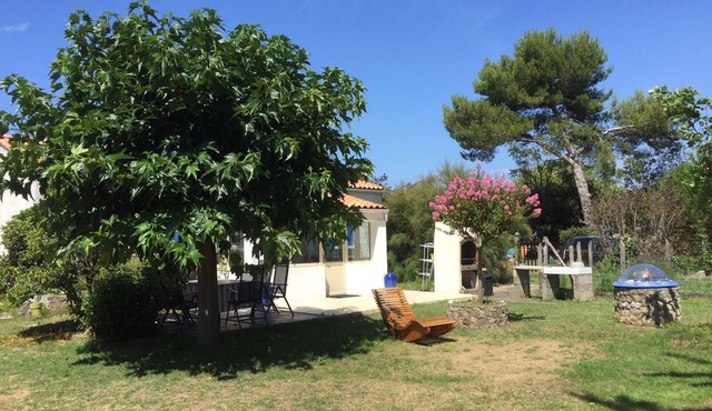 House on 1,700 m² of wooded and enclosed land very quiet and close to the sea