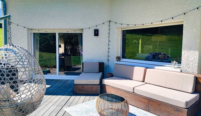 House on Lake Annecy, 25 minutes from resorts & at the foot of the mountains