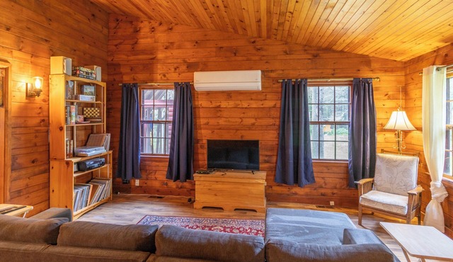 House on lake w/Hot Tub & Sauna