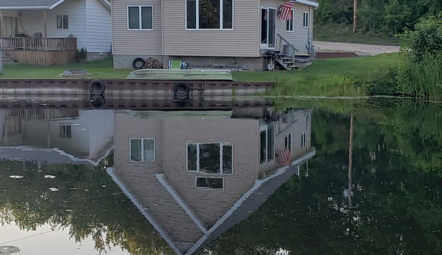 House on Loon Lake 1m to Long Lake| Sleeps 6, 2 Bedrooms & 1 Large Loft| 3 Beds