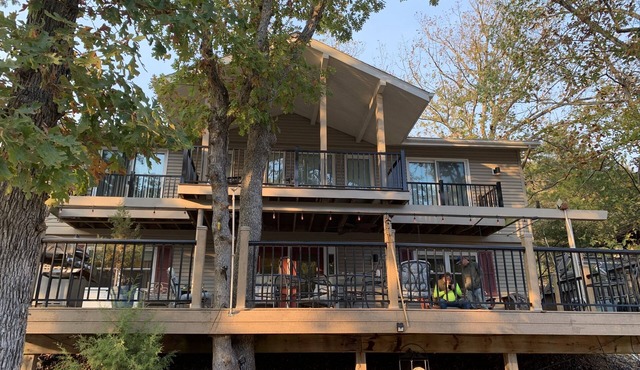 House - On quiet cove at the LAKE- Sleeps 10 - 5 BR/5BA