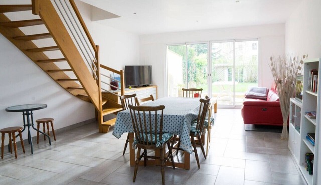 House on the edge of forest - 20 min from Paris