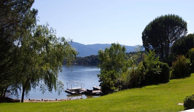 house on the banks of the San Juan reservoir