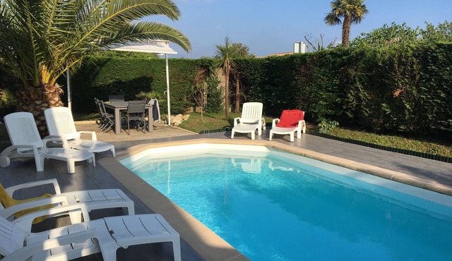 House on the edge of the Arcachon basin Garden heated swimming pool & clim