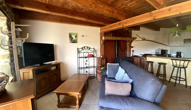 House on the Edge of the Forest – Sleeps 8