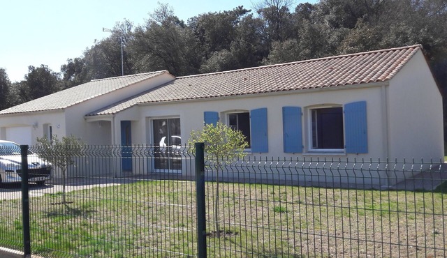 House on the edge of a forest 1 km from the sea