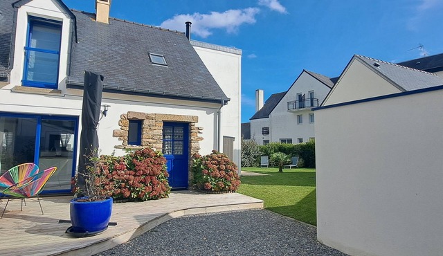 House on the Gavres peninsula, 2 minutes' walk from the main beach