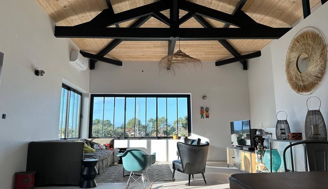 House on the harbour and near the salt marshes, beach 150 m away