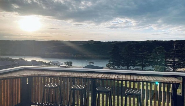 House on the hill with Spectacular Port Bay Views